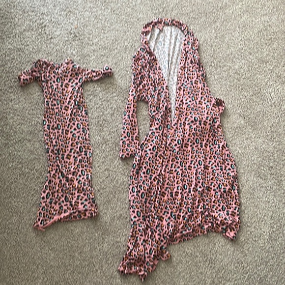 Posh Peanut Other - Posh peanut mommy & me robe set. Pink animal leopard print bamboo. GUC